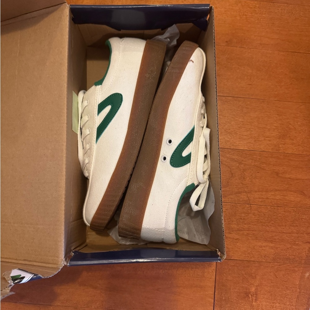 Tretorn NYLife canvas sneakers white and green. Size 8.5